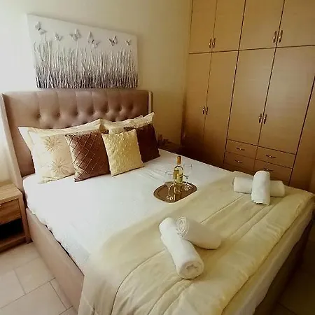 アパート Dimitris *